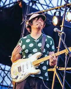 曹璞,后海大鲨鱼乐队成员,建筑师.2019年10月,随组合签约摩登天空.