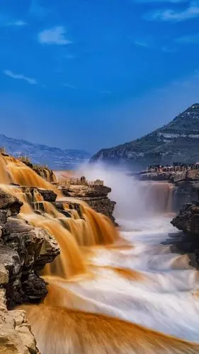 黄河壶口瀑布气势磅礴