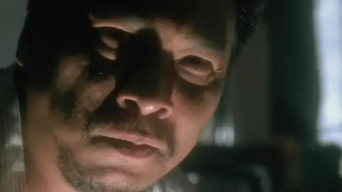 《破坏之王》里,他又立刻"换一副面孔",一个表情,让人后背发凉.