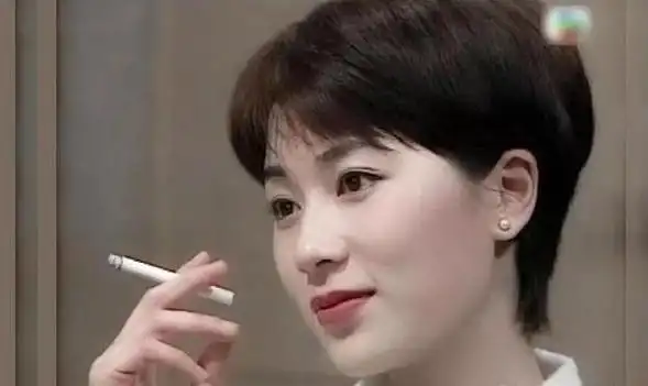 年轻时的周润发身高(19岁搭档周润发荧屏首秀)(7)