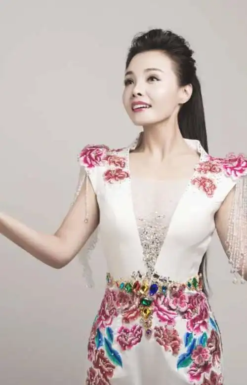 75 75王丽75 75华语乐坛冉冉升起新星2016年5月"星光大道"月