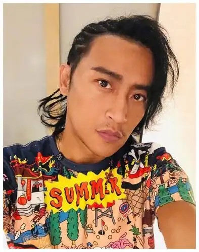 陈志朋拍戏被烧伤,无奈只能晒黑遮疤,曾因另类装扮被骂