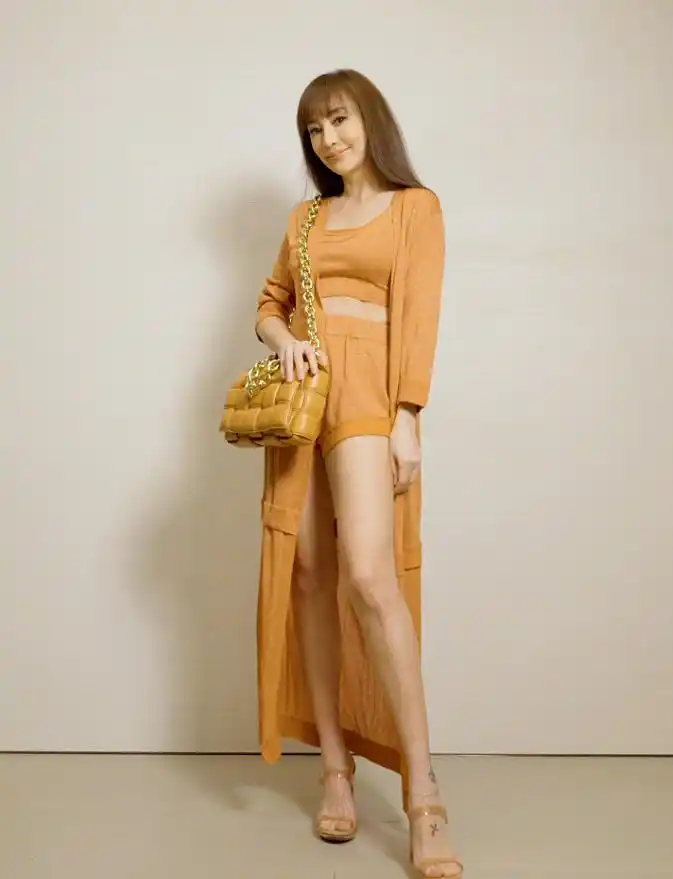 原创懂得保养的女人看着不会老关颖私下的状态一点没有奔五的影子