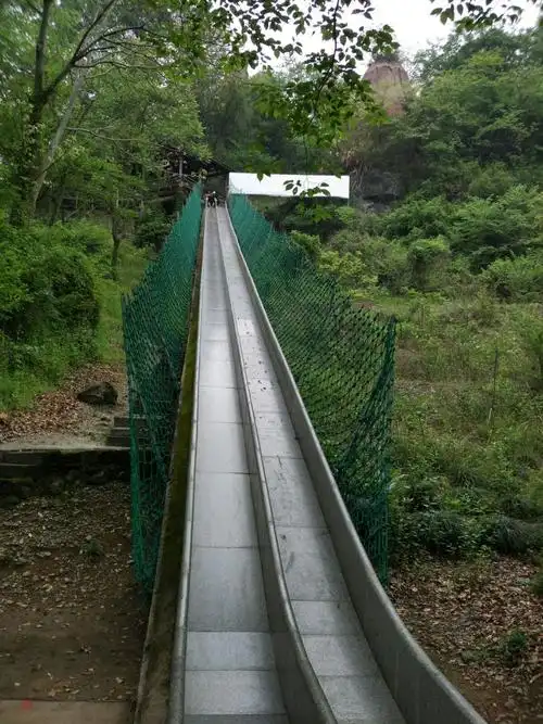 你见过这么长的滑梯吗