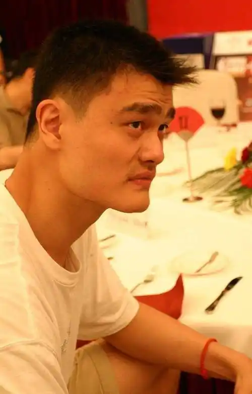 对于现在有些年轻人来说,姚明只是他们听说过却从没在电视上看过他