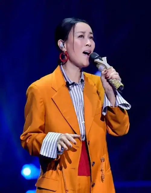 女歌手那英,原名叫叶赫那拉英,是慈禧太后的曾孙女?都是谣传