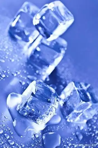 夏日冰系壁纸 冰块降低的温度是夏日的奇遇