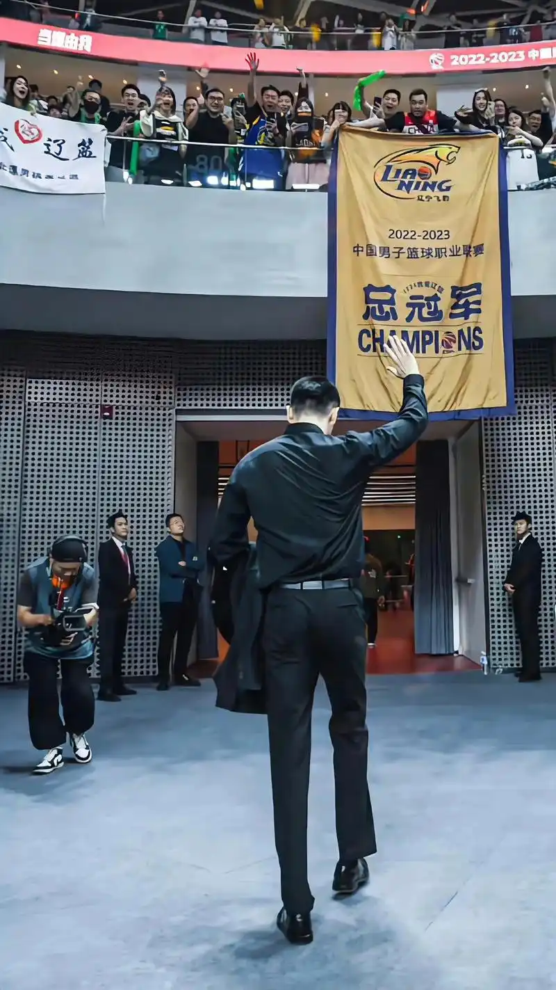 辽篮 #杨鸣 不是颜粉,不是饭圈,无法祝福 告别 说再见. - 抖音