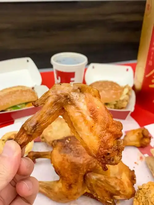 肯德基宅急送新春巨大的金桶一桶满足猎奇与情怀