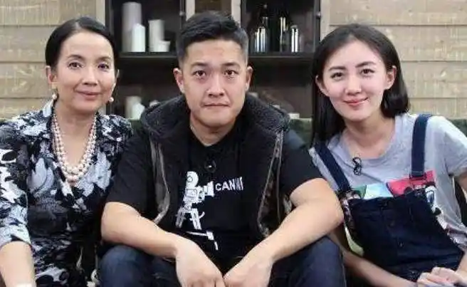 婆婆是吕丽萍,公公是张丰毅,出道5年不温不火,如今终于走红_戏剧_电视