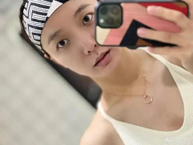 王珞丹运动前中后随拍##王珞丹的素颜