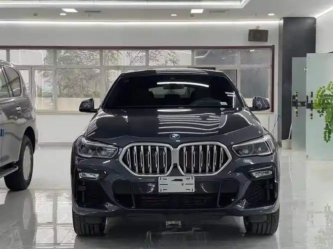 平行进口2022款墨版宝马x6价格行情解读