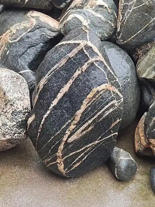 一起来看看真正的泰山石价格多少?_石质