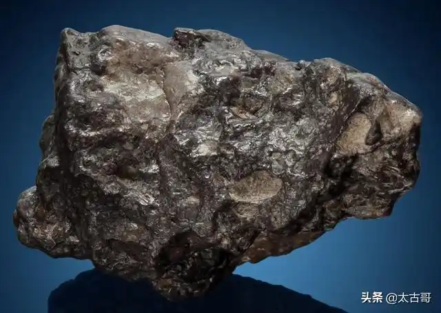 珍贵的【月球陨石】长石角砾岩陨石图组