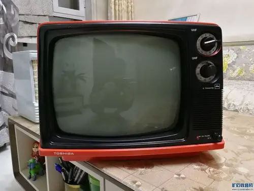 晒一晒新货,东芝牌黑白电视,品好,骚红