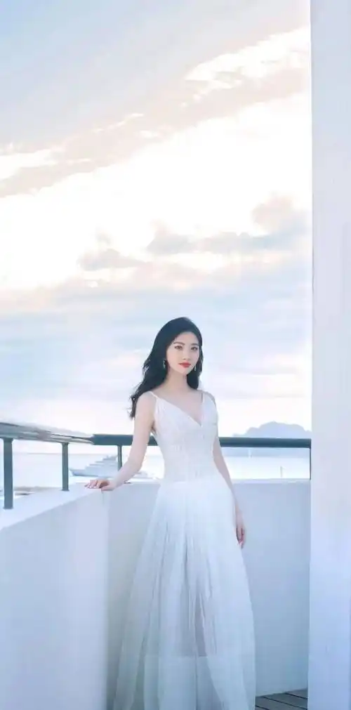 景甜,身材饱满,气质绝佳,妥妥人间富贵花_羽毛_元素_白色