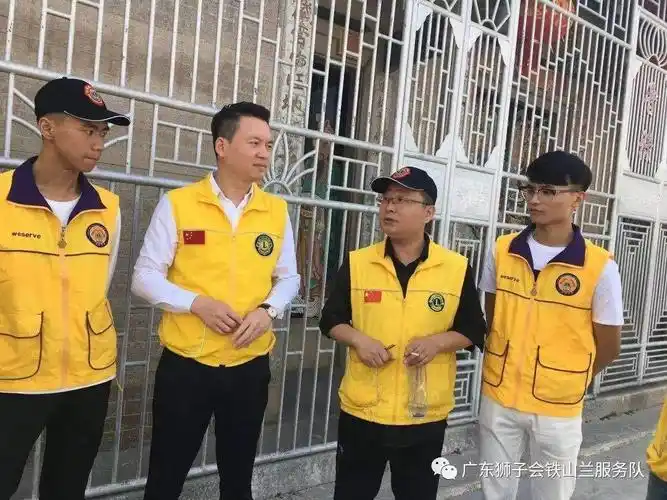 榕江,和畅服务队代表及普宁市民政局陈瑞茂副局长,麒麟镇杨少辉镇长