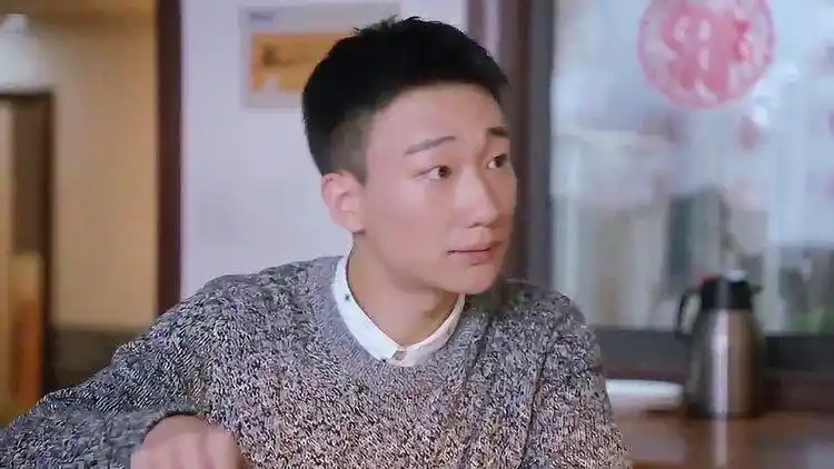 欢乐颂 应勤邱莹莹请吃饭,樊姐痛处被戳到,气氛瞬间尴尬!