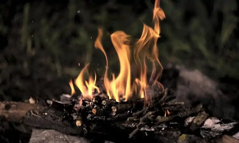 并恳求圣灵洁净的火,将我内心的虚荣焚烧殆尽.