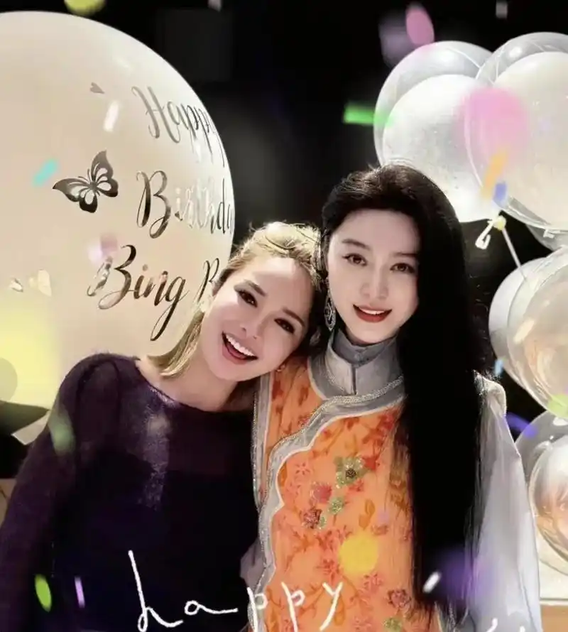 范冰冰43岁生日,身着千元旗袍仅妈妈相伴,尽显内娱失势后的冷清