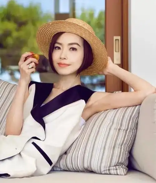 陈鲁豫的瘦除了自己拼命减肥以外,还跟她的婚姻有着很大关系.