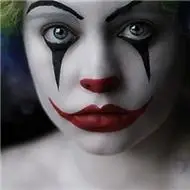 小丑头像半边哭半边笑似哭似笑的小丑流泪着微笑头像