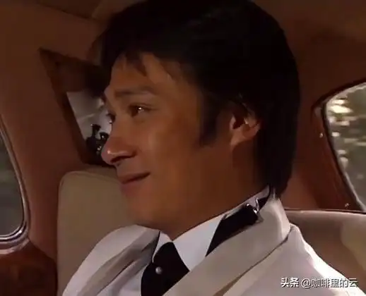 谢贤年轻时真是神采飞扬,但吴镇宇当年的演绎确实抓到了四哥的精髓.