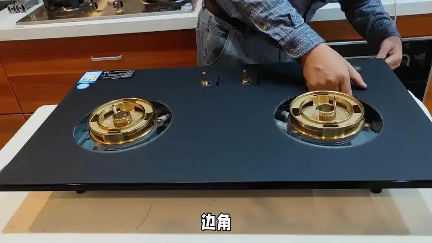 燃气灶头黏住怎么分离 燃气灶头黏住可以选择薄一点的菜刀或壁纸刀沿