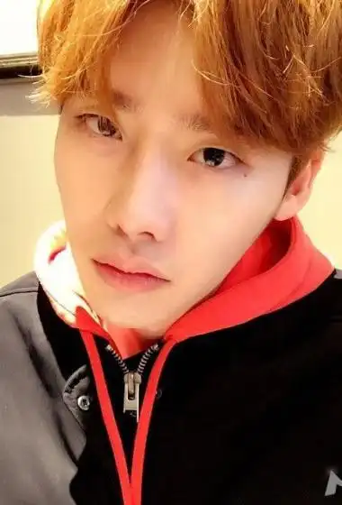 李钟硕自拍生活照李钟硕生活照图片56