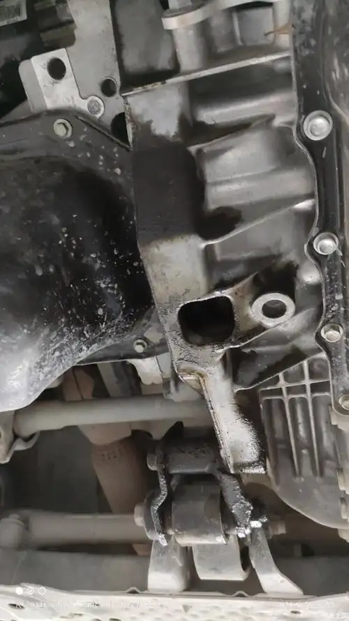 2016昂克赛拉发动机曲轴后油封渗油问题