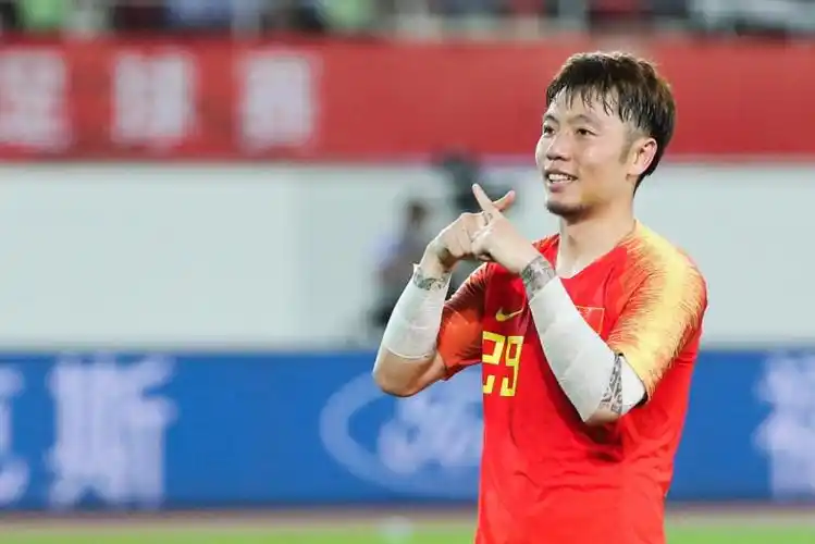 神仙球破门他是中超第一左后卫国足迎来救星张稀哲终于再见