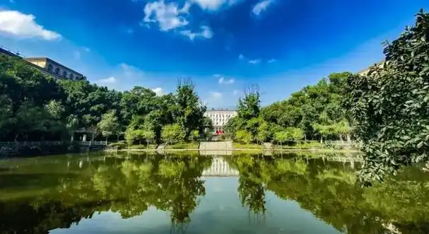 西南大学是位于重庆市的211工程大学,西南大学的前身是西南师范大学和