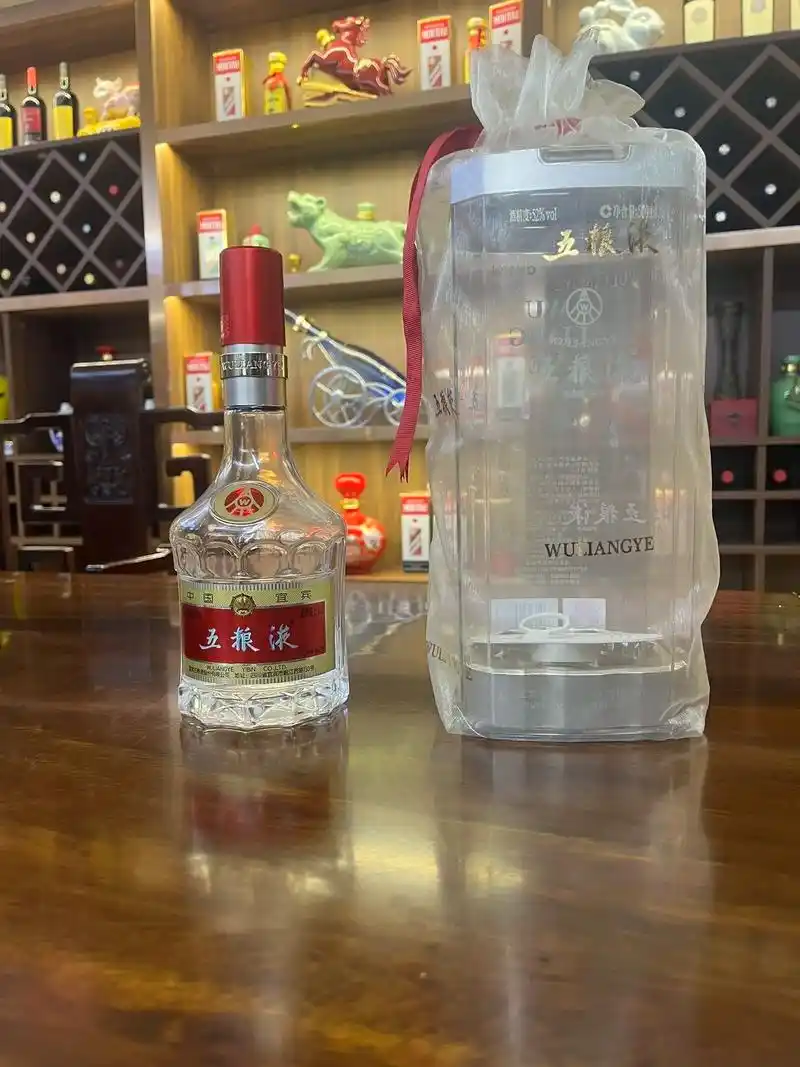 bro今天喝五粮液普五八代.五粮液作为浓香型白酒当仁不让的龙 - 抖音