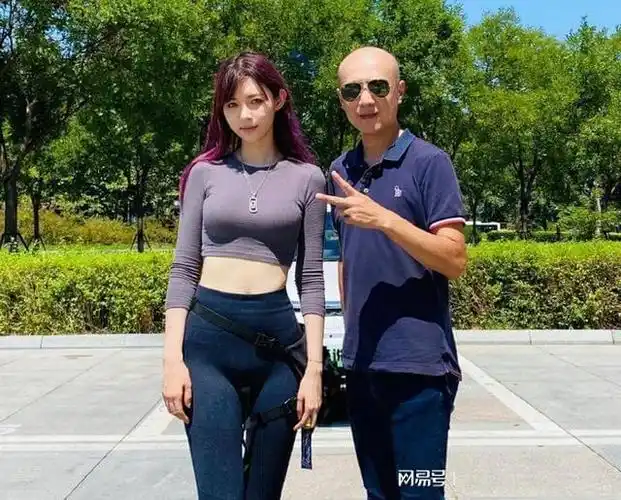 现男友是前男友的父亲! 在韩国做外围!