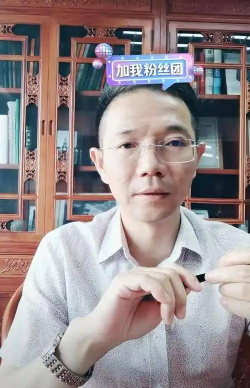 原创民转刑有望李圣律师现身直播转笔动作成焦点