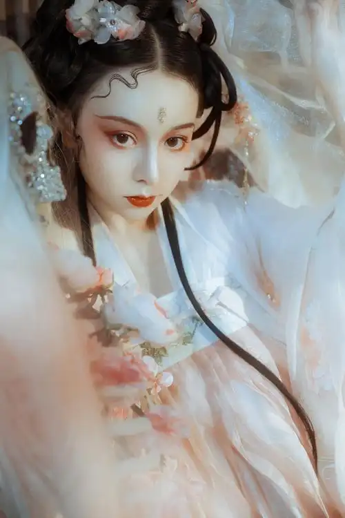 1位站酷推荐设计师推荐 -分享收藏2021 年终摄影总结标签妖媚古风汉服