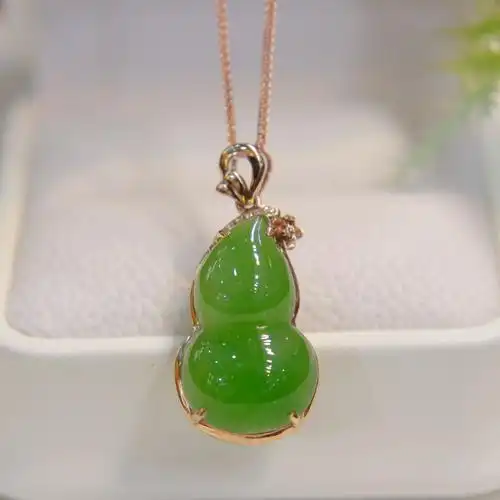 三八节新品和田玉吊坠女苹果绿碧玉葫芦镶嵌18k金挂件送妈妈礼物