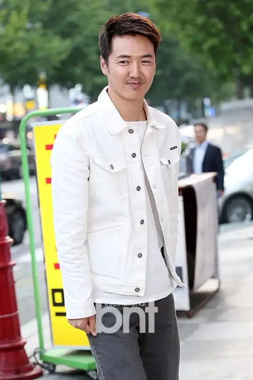 韩剧《牵手看夕阳》终放宴 尹相铉韩惠珍等出席