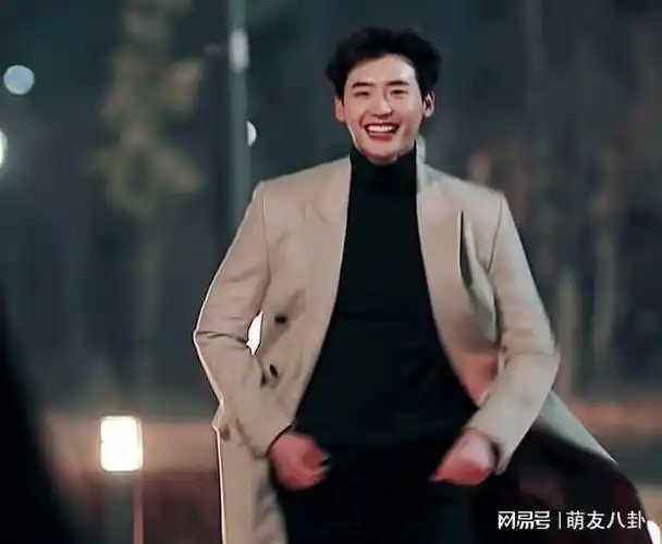 李钟硕:从"韩娱颜值巅峰"到争议漩涡,网友热议不断