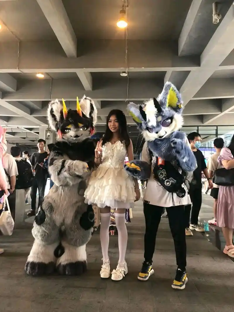 广州萤火虫漫展是广州举办的动漫展,以"萤火"为主题,展示了各种动漫