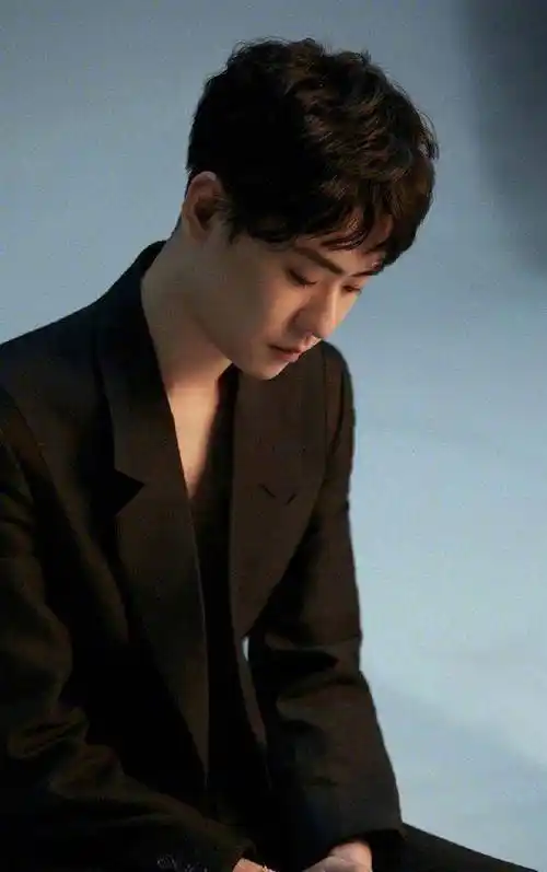 自带豪门气质的张云雷,西装造型真的绝了!