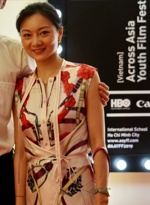 张艺谋妻子陈婷(陈婷19岁时的照片)