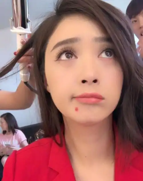 雯雯来说八卦这是娱乐圈潜规则秦岚自爆拒上浪姐内幕