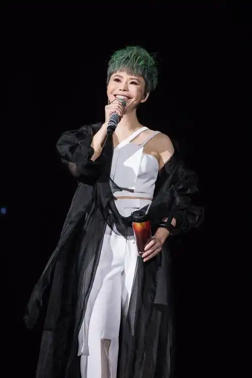 詹雅雯「豪砸2000万」盖南洋风别墅 走进阳台「享受360度海景」不输峇