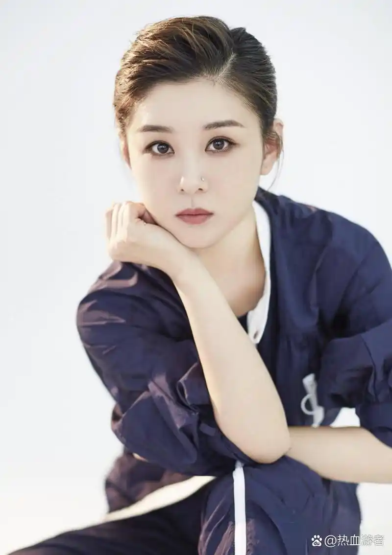 李小萌:多彩演艺之路 李小萌,中国内地女演员,曾参与多部优秀电影和