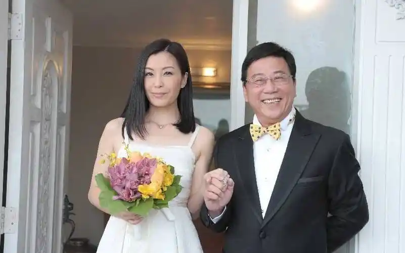 (右为夏雨)新京报:香港回归25周年,你个人在生活上和事业上最明显的