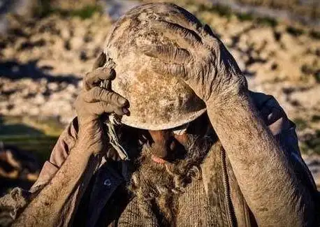 世界上最脏的男人,60年不洗澡,活了80多年|哈吉|脏脏|济公_新浪新闻