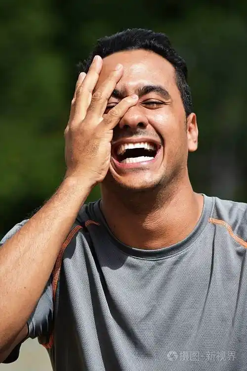 运动的人和笑声