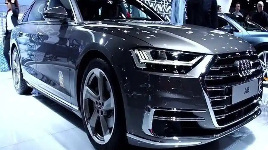 运动外观更时尚霸气堪比奔驰s全新2020款奥迪a8实拍