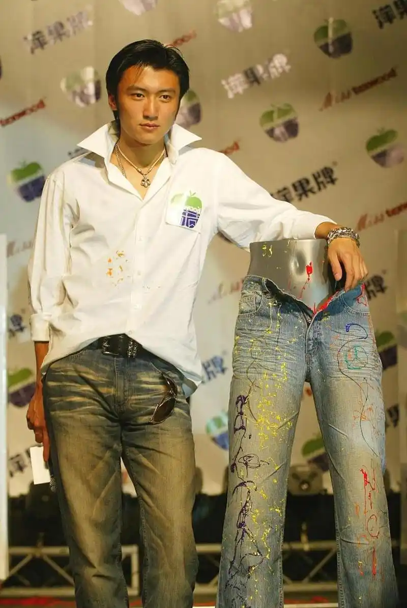 没想到谢霆锋跟阮经天竟然是同龄人.